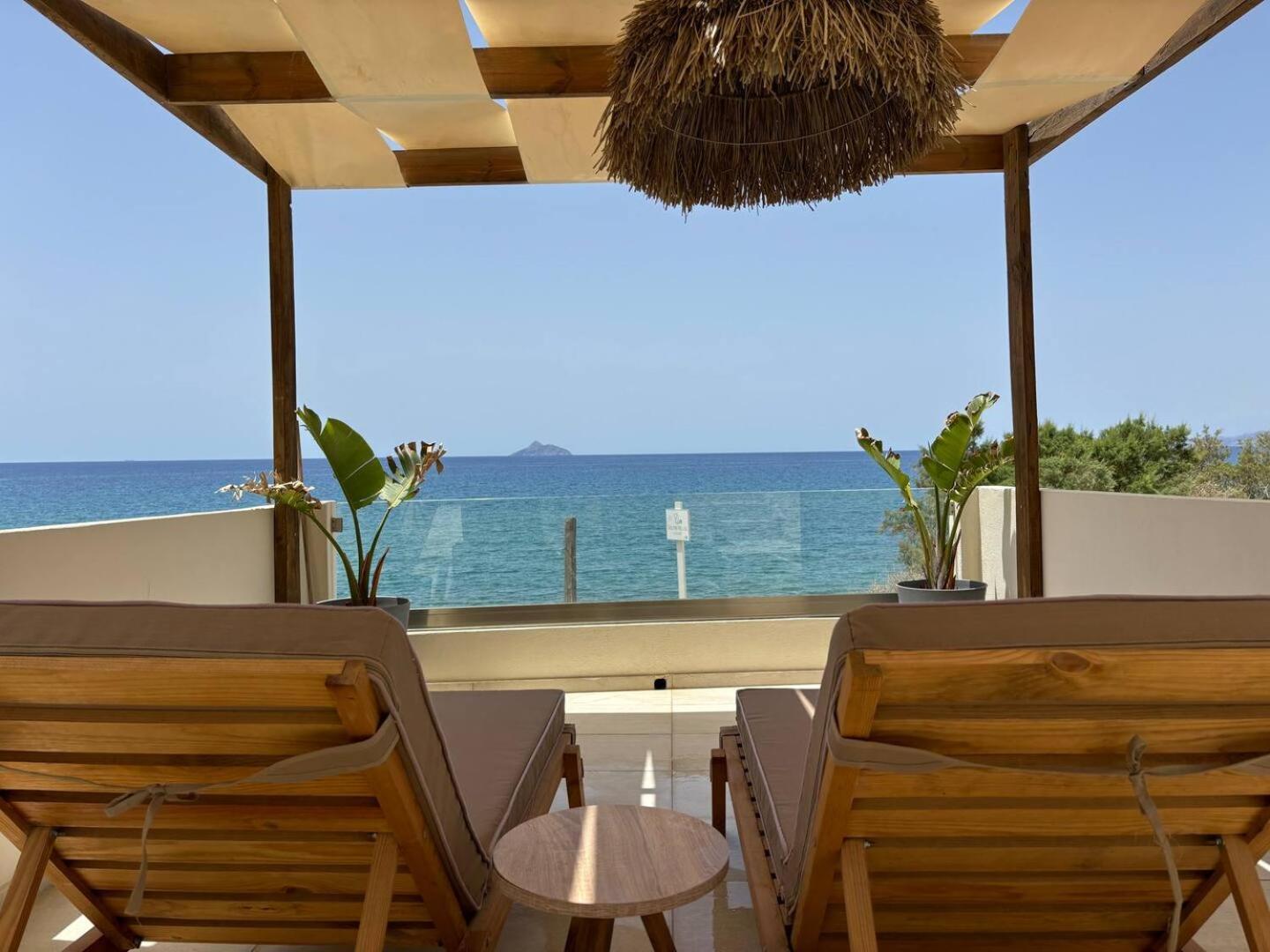 Stella & Eleni Suite With Shared Pool & Open View Kalamaki  Dış mekan fotoğraf